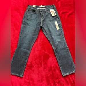 Signature Levi Strauss Mid Rise Slim jeans